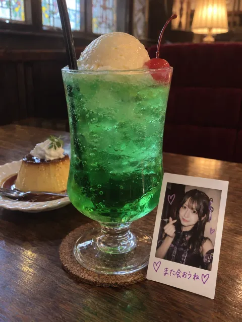 クリームソーダとチェキ